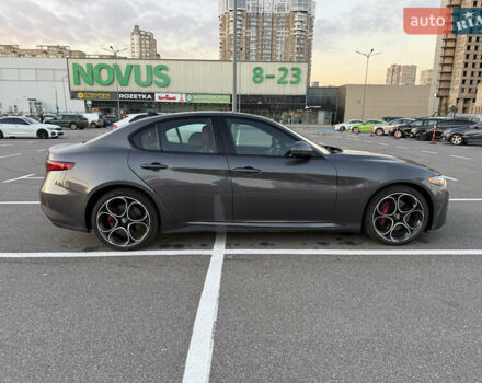 Серый Альфа Ромео Джулия, объемом двигателя 2 л и пробегом 50 тыс. км за 19500 $, фото 6 на Automoto.ua