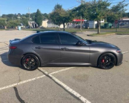 Серый Альфа Ромео Джулия, объемом двигателя 2 л и пробегом 14 тыс. км за 12600 $, фото 3 на Automoto.ua