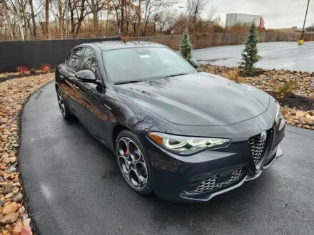 Серый Альфа Ромео Джулия, объемом двигателя 2 л и пробегом 18 тыс. км за 7000 $, фото 1 на Automoto.ua