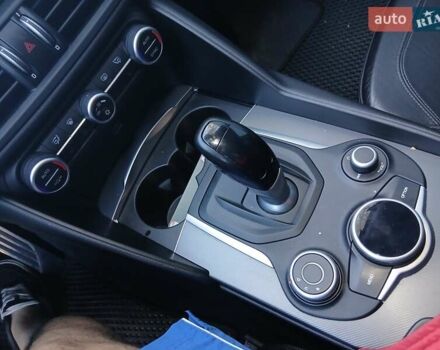 Синий Альфа Ромео Джулия, объемом двигателя 2 л и пробегом 119 тыс. км за 16999 $, фото 8 на Automoto.ua