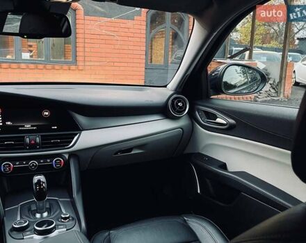 Синій Альфа Ромео Джулія, об'ємом двигуна 2 л та пробігом 122 тис. км за 16999 $, фото 20 на Automoto.ua