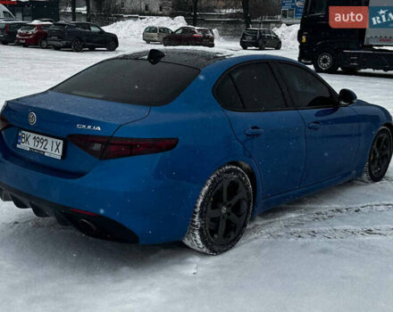 Синій Альфа Ромео Джулія, об'ємом двигуна 2 л та пробігом 128 тис. км за 20999 $, фото 3 на Automoto.ua