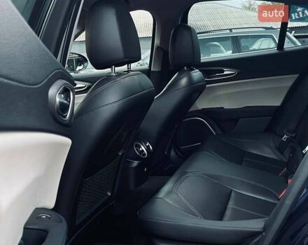 Синій Альфа Ромео Джулія, об'ємом двигуна 2 л та пробігом 122 тис. км за 16999 $, фото 12 на Automoto.ua