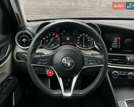 Синій Альфа Ромео Джулія, об'ємом двигуна 2 л та пробігом 126 тис. км за 19650 $, фото 7 на Automoto.ua