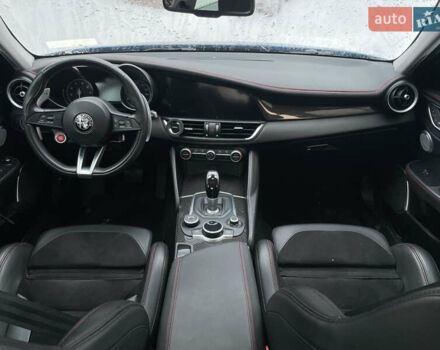 Синій Альфа Ромео Джулія, об'ємом двигуна 2 л та пробігом 128 тис. км за 20999 $, фото 8 на Automoto.ua