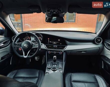 Синій Альфа Ромео Джулія, об'ємом двигуна 2 л та пробігом 122 тис. км за 16999 $, фото 10 на Automoto.ua