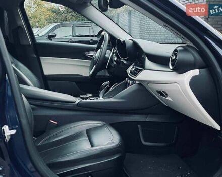 Синій Альфа Ромео Джулія, об'ємом двигуна 2 л та пробігом 122 тис. км за 16999 $, фото 14 на Automoto.ua