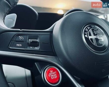 Синій Альфа Ромео Джулія, об'ємом двигуна 2 л та пробігом 122 тис. км за 16999 $, фото 9 на Automoto.ua