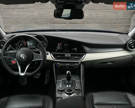 Синій Альфа Ромео Джулія, об'ємом двигуна 2 л та пробігом 126 тис. км за 19650 $, фото 10 на Automoto.ua