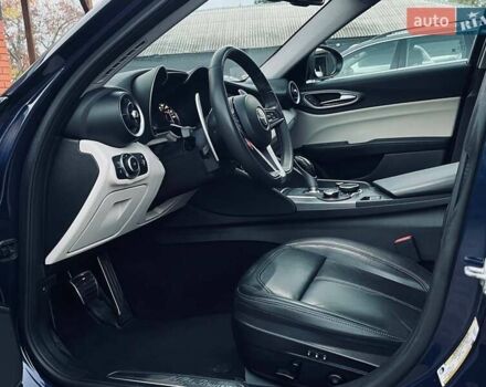 Синій Альфа Ромео Джулія, об'ємом двигуна 2 л та пробігом 122 тис. км за 16999 $, фото 11 на Automoto.ua