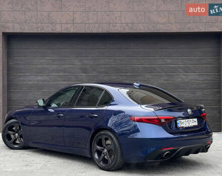 Синій Альфа Ромео Джулія, об'ємом двигуна 2 л та пробігом 126 тис. км за 19650 $, фото 2 на Automoto.ua