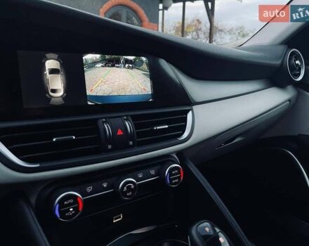 Синій Альфа Ромео Джулія, об'ємом двигуна 2 л та пробігом 122 тис. км за 16999 $, фото 18 на Automoto.ua