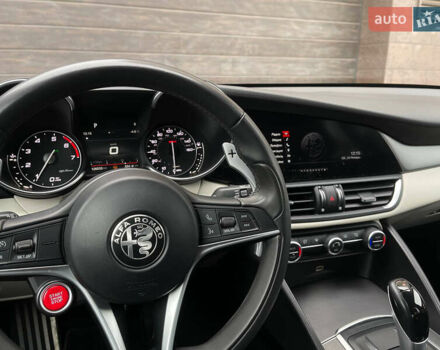 Синій Альфа Ромео Джулія, об'ємом двигуна 2 л та пробігом 126 тис. км за 19650 $, фото 8 на Automoto.ua