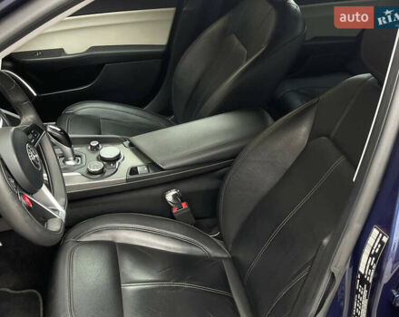 Синій Альфа Ромео Джулія, об'ємом двигуна 2 л та пробігом 126 тис. км за 19650 $, фото 11 на Automoto.ua