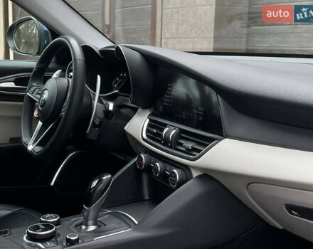 Синій Альфа Ромео Джулія, об'ємом двигуна 2 л та пробігом 126 тис. км за 19650 $, фото 9 на Automoto.ua