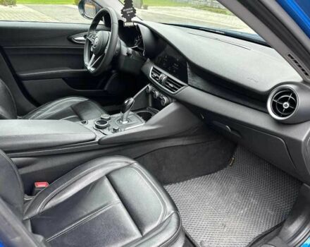 Синий Альфа Ромео Джулия, объемом двигателя 2 л и пробегом 65 тыс. км за 12300 $, фото 11 на Automoto.ua