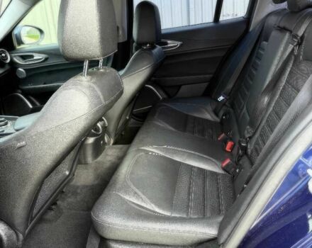 Синий Альфа Ромео Джулия, объемом двигателя 2 л и пробегом 32 тыс. км за 14000 $, фото 10 на Automoto.ua