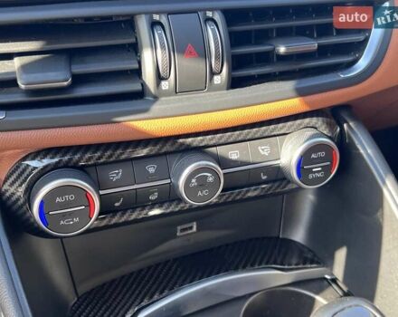 Синий Альфа Ромео Джулия, объемом двигателя 2 л и пробегом 186 тыс. км за 18490 $, фото 23 на Automoto.ua