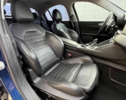 Синий Альфа Ромео Джулия, объемом двигателя 2 л и пробегом 32 тыс. км за 14000 $, фото 7 на Automoto.ua