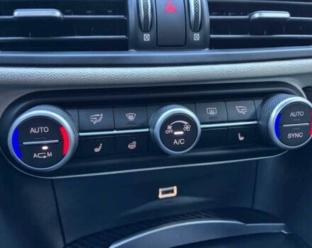 Синий Альфа Ромео Джулия, объемом двигателя 2.9 л и пробегом 38 тыс. км за 5000 $, фото 9 на Automoto.ua