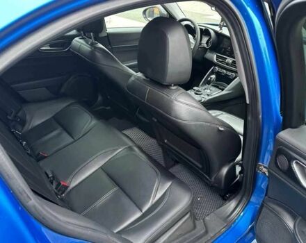 Синий Альфа Ромео Джулия, объемом двигателя 2 л и пробегом 65 тыс. км за 12300 $, фото 12 на Automoto.ua