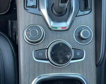 Синій Альфа Ромео Джулія, об'ємом двигуна 2 л та пробігом 32 тис. км за 23800 $, фото 26 на Automoto.ua