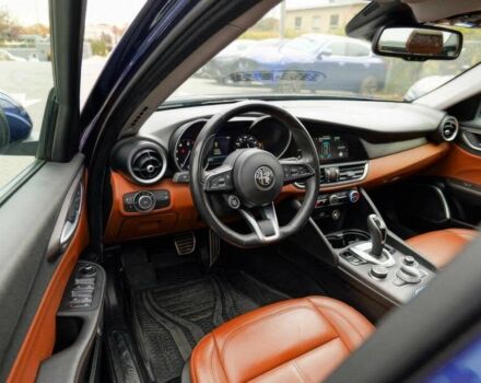 Синий Альфа Ромео Джулия, объемом двигателя 2 л и пробегом 42 тыс. км за 11200 $, фото 9 на Automoto.ua