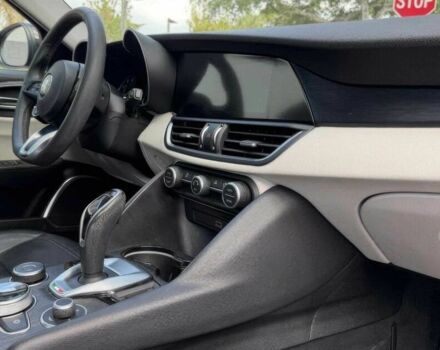 Синий Альфа Ромео Джулия, объемом двигателя 2 л и пробегом 43 тыс. км за 13000 $, фото 9 на Automoto.ua