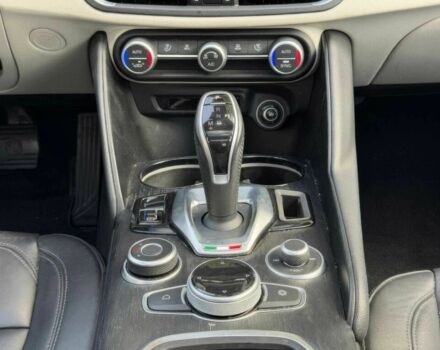 Синий Альфа Ромео Джулия, объемом двигателя 2 л и пробегом 43 тыс. км за 13000 $, фото 10 на Automoto.ua