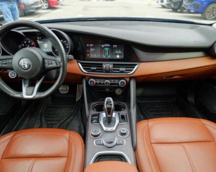 Синий Альфа Ромео Джулия, объемом двигателя 2 л и пробегом 42 тыс. км за 11200 $, фото 6 на Automoto.ua