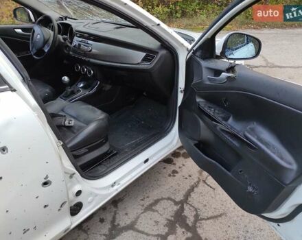 Белый Альфа Ромео Джульетта, объемом двигателя 1.4 л и пробегом 159 тыс. км за 2800 $, фото 19 на Automoto.ua