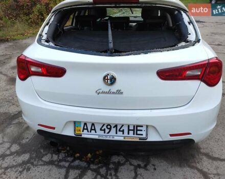 Белый Альфа Ромео Джульетта, объемом двигателя 1.4 л и пробегом 159 тыс. км за 2800 $, фото 17 на Automoto.ua