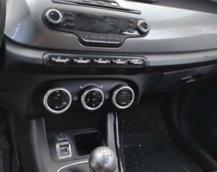 Белый Альфа Ромео Джульетта, объемом двигателя 1.4 л и пробегом 159 тыс. км за 2800 $, фото 18 на Automoto.ua