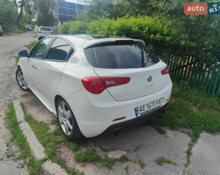 Белый Альфа Ромео Джульетта, объемом двигателя 1.74 л и пробегом 131 тыс. км за 11800 $, фото 8 на Automoto.ua