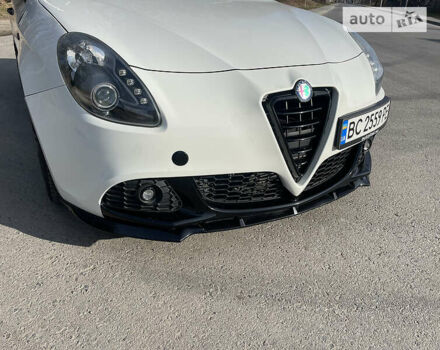 Білий Альфа Ромео Giulietta, об'ємом двигуна 1.4 л та пробігом 215 тис. км за 9500 $, фото 10 на Automoto.ua