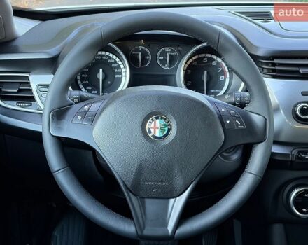 Білий Альфа Ромео Giulietta, об'ємом двигуна 1.37 л та пробігом 238 тис. км за 6200 $, фото 22 на Automoto.ua