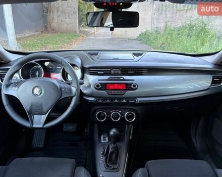 Білий Альфа Ромео Giulietta, об'ємом двигуна 1.37 л та пробігом 238 тис. км за 6200 $, фото 20 на Automoto.ua