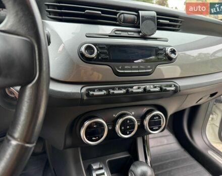 Білий Альфа Ромео Giulietta, об'ємом двигуна 1.4 л та пробігом 84 тис. км за 9700 $, фото 13 на Automoto.ua