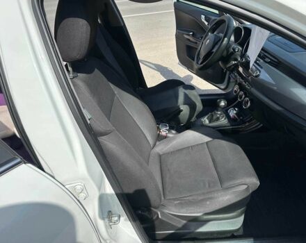 Білий Альфа Ромео Giulietta, об'ємом двигуна 1.4 л та пробігом 437 тис. км за 5990 $, фото 19 на Automoto.ua
