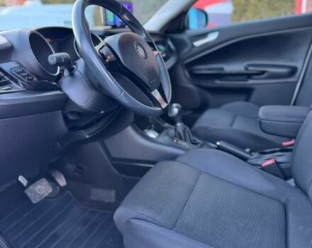 Белый Альфа Ромео Джульетта, объемом двигателя 1.4 л и пробегом 213 тыс. км за 6900 $, фото 18 на Automoto.ua