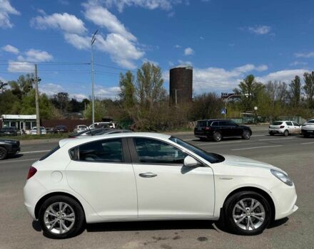 Білий Альфа Ромео Giulietta, об'ємом двигуна 1.4 л та пробігом 437 тис. км за 5990 $, фото 6 на Automoto.ua