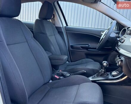 Білий Альфа Ромео Giulietta, об'ємом двигуна 1.37 л та пробігом 238 тис. км за 6200 $, фото 19 на Automoto.ua