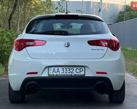 Білий Альфа Ромео Giulietta, об'ємом двигуна 1.37 л та пробігом 238 тис. км за 6200 $, фото 4 на Automoto.ua