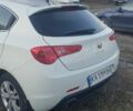 Белый Альфа Ромео Джульетта, объемом двигателя 1.37 л и пробегом 82 тыс. км за 8000 $, фото 4 на Automoto.ua
