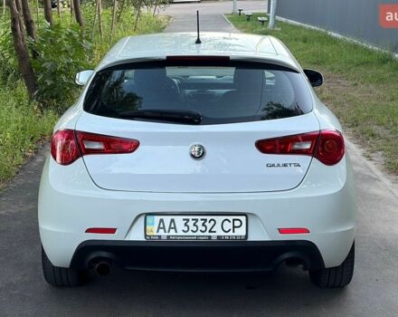 Білий Альфа Ромео Giulietta, об'ємом двигуна 1.37 л та пробігом 238 тис. км за 6200 $, фото 5 на Automoto.ua