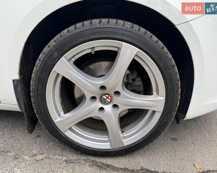 Білий Альфа Ромео Giulietta, об'ємом двигуна 1.4 л та пробігом 84 тис. км за 9700 $, фото 28 на Automoto.ua
