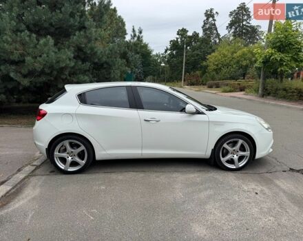 Білий Альфа Ромео Giulietta, об'ємом двигуна 1.4 л та пробігом 84 тис. км за 9700 $, фото 6 на Automoto.ua