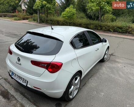 Білий Альфа Ромео Giulietta, об'ємом двигуна 1.4 л та пробігом 84 тис. км за 9700 $, фото 25 на Automoto.ua