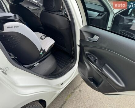 Білий Альфа Ромео Giulietta, об'ємом двигуна 1.4 л та пробігом 84 тис. км за 9700 $, фото 17 на Automoto.ua