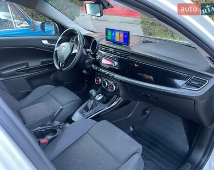 Белый Альфа Ромео Джульетта, объемом двигателя 1.4 л и пробегом 213 тыс. км за 6900 $, фото 29 на Automoto.ua